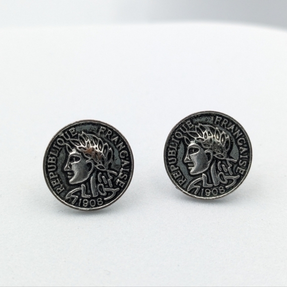 4/24$  Round silver tone coin duplicate stud earrings